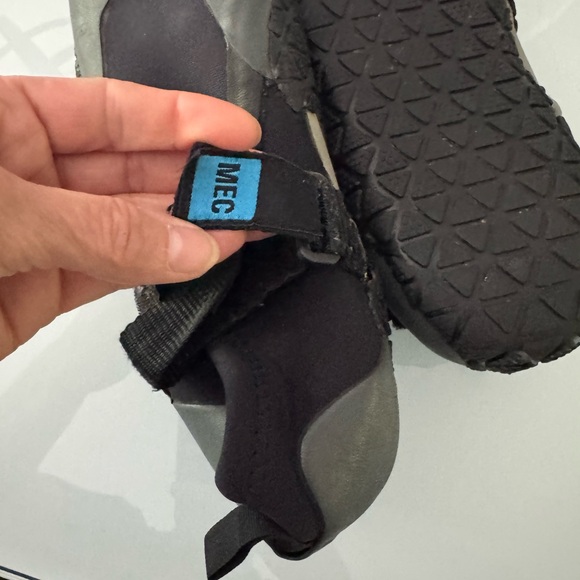 Black water Shoes - Picture 5 of 7